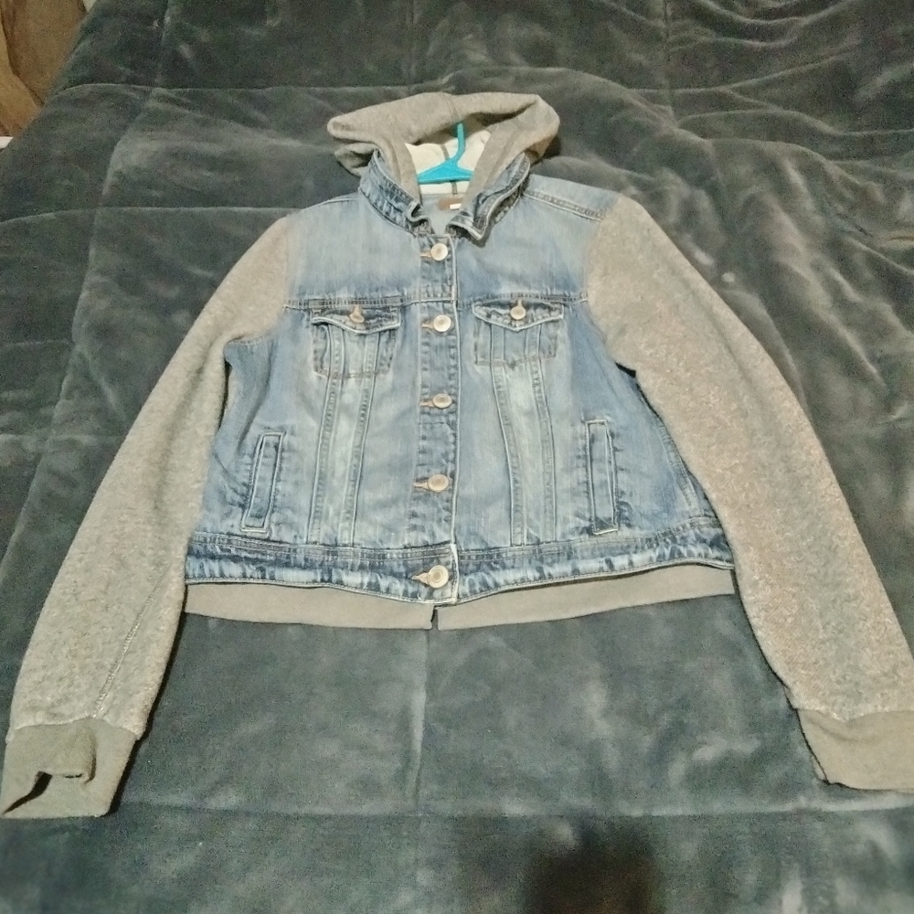 Women's "American Eagle Outfitters" Jean Hooded Jacket. Size Large. Great Cond.